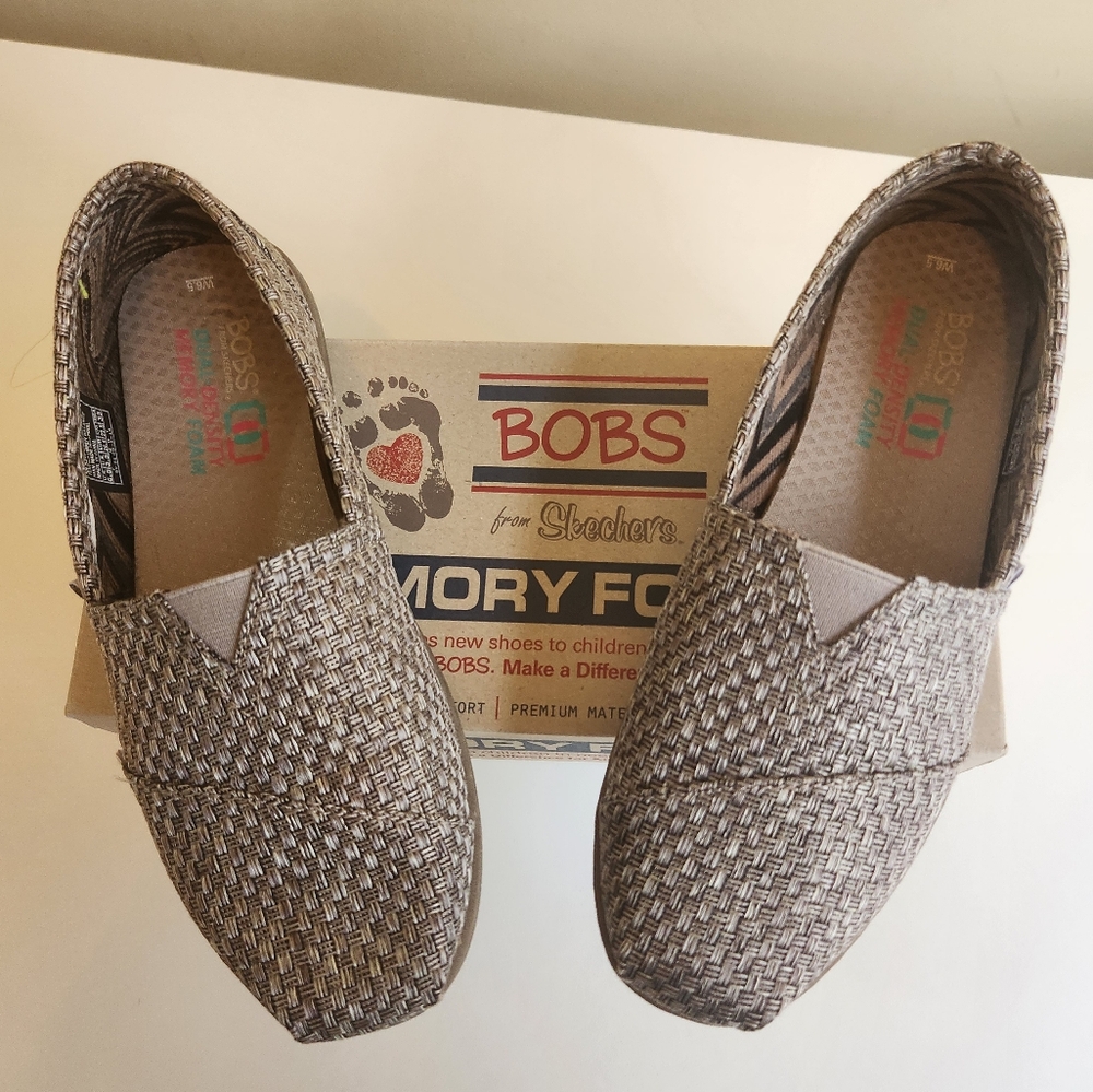 Bob's gray woven flats
